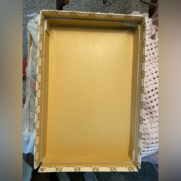 Gucci Sherry GG Supreme Canvas Clutch Velcro Closure with original box!! - Picture 13 of 16